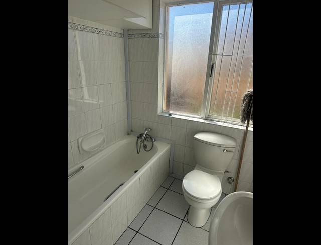 1 BEDROOM PROPERTY TO RENT IN FISH HOEK